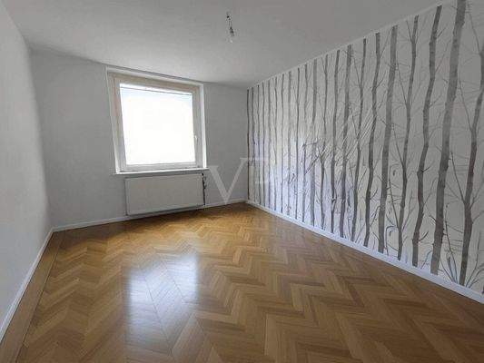 Schlafzimmer im EG (mit KI verifiziert)