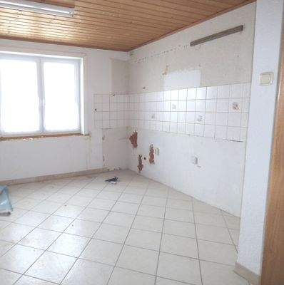 Küche, unsaniert im Obergeschoss