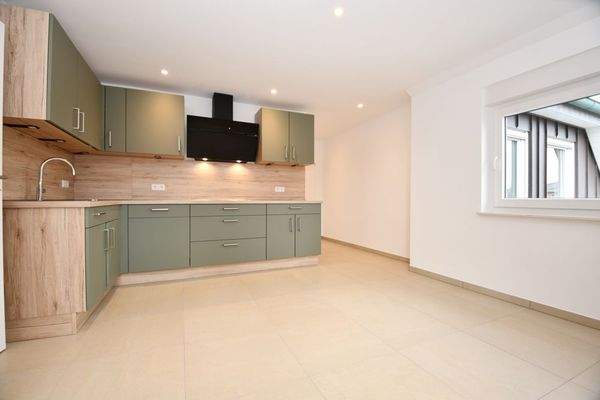 Küche mit Einbauküche