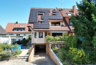 von Süden - Garage im Haus