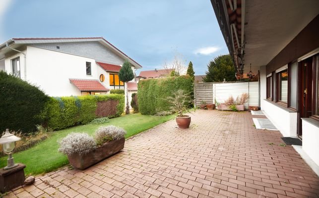 Terrasse mit Garten