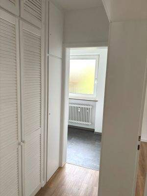 Flur mit Blick ins Zimmer