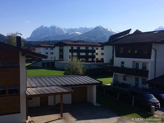 Balkonaussicht auf den Zahmen und Wilden Kaiser