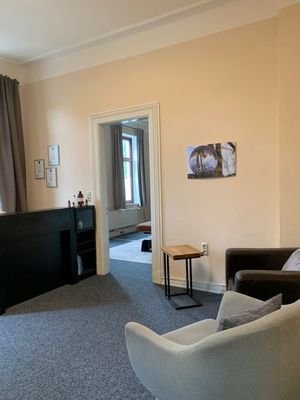 Büro mit Zugang zum Balkon 