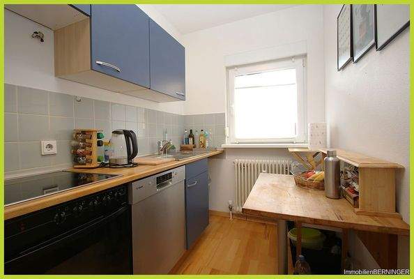Küche mit Küchenzeile