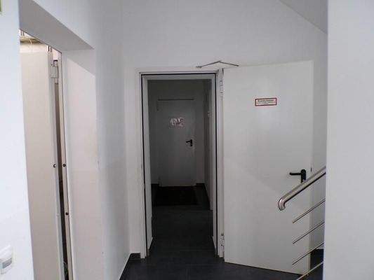 6 Durchgang zu Sozialräumen und Lager