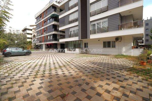 Furnished Flat with Indoor Parking in Antalya Muratpaşa