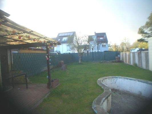 überdachte Gartenterrasse