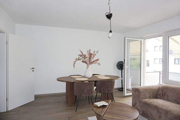 ... weitere Ansicht Wohnzimmer ...