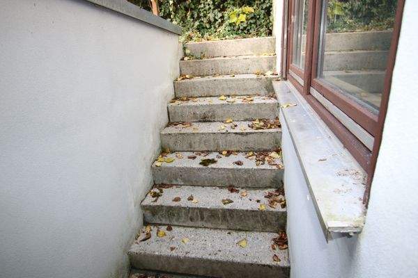 Kellerabgang in den Wohnraum