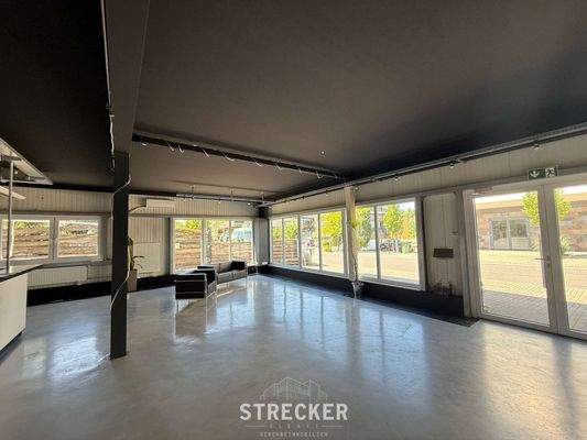 Ausstellungsfläche mit Zugang