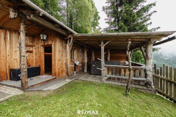 Saunahütte mit Whirlpool