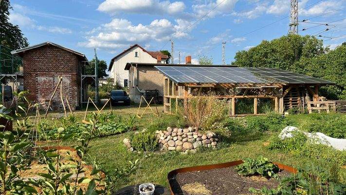 Garten mit Hochbeeten