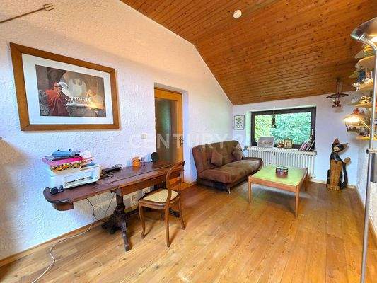 Wohnzimmer der Wohnung im OG links