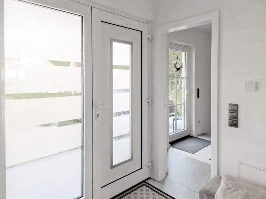 Hauseingang und Nebeneingang für die Gäste