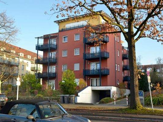 Vorderansicht auf das gesamte Haus