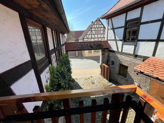 Balkon mit  Blick zum Hof