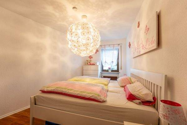   Hinterhaus 1. OG Schlafzimmer