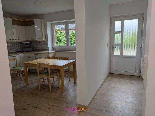 Wohnungseingang mit Blick zur Küche