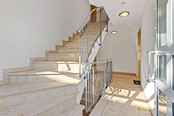 Treppenhaus / Hauseingang