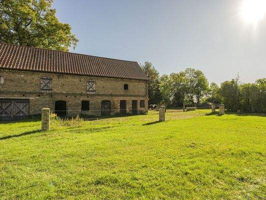 Große Scheune mit Land/Grundstück
