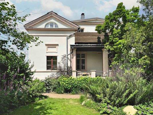 Hausansicht vom Garten