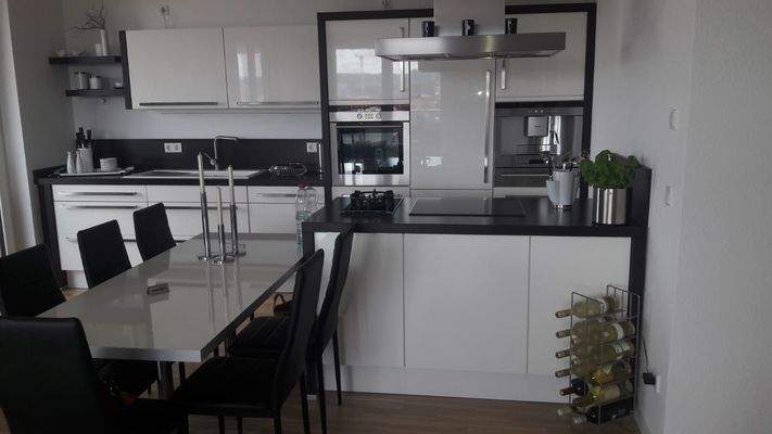 Küche mit Kochinsel