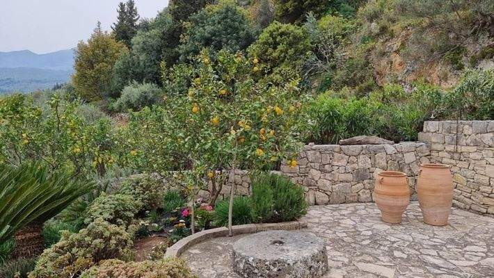 Kreta, Paidochori: Ländliches Steinhaus mit freier Aussicht zu verkaufen