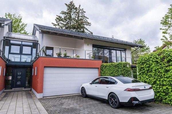 Aussenansicht mit Garage