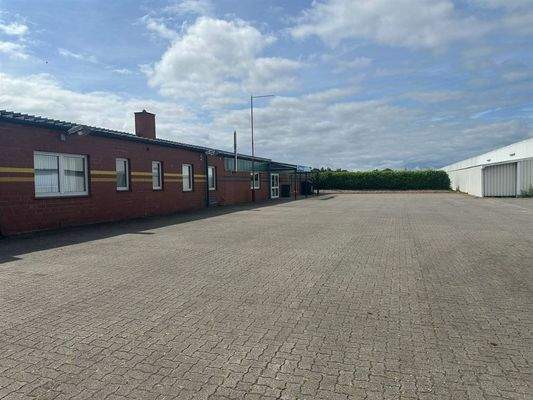 Anlieferung und Parkflächen