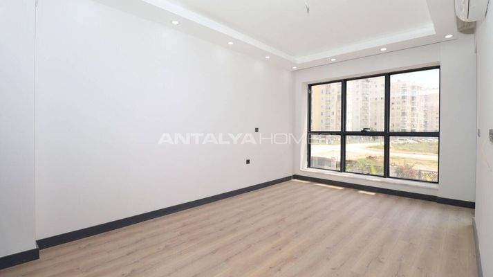 Apartments for Sale in a Secure Complex in Antalya Altintas