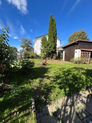 Garten hinten mit gr. Schuppen und Stellplatz