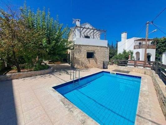 Kreta, Douliana: Renoviertes Steinhaus mit Pool und Garten zu verkaufen