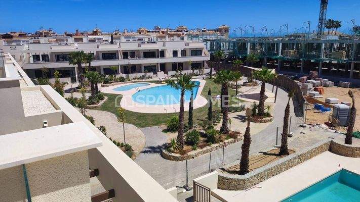 New Apartments in Complex with Swimming Pool in Torrevieja