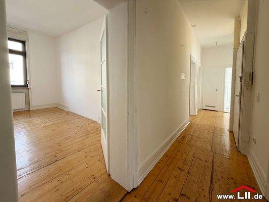 Blick in Wohnbereich, Flur