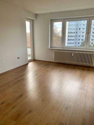 Wohnzimmer mit Zugang zur Loggia