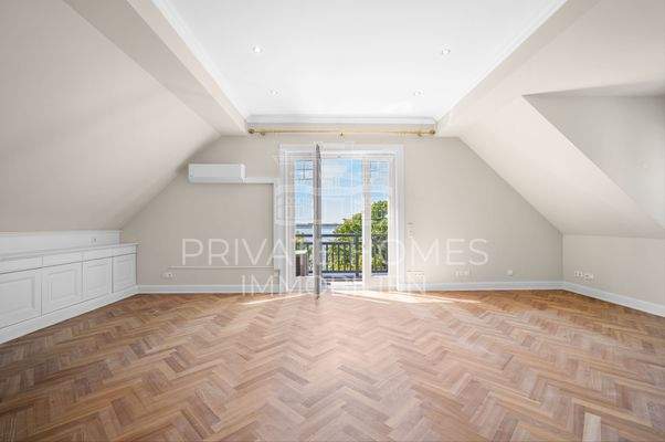 Wohnzimmer mit Balkon Dachgeschoss (Whg 2)