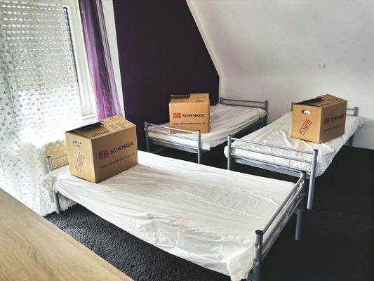 Elternschlafzimmer mit Ostbalkon und Zugang zur Ankleide (DG)