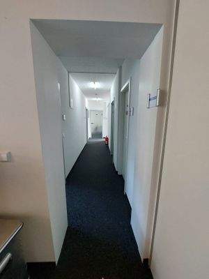 Flur Blick Richtung Büro 3
