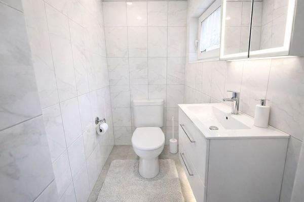 Gäste-WC Erdgeschoss virtuell gestaged