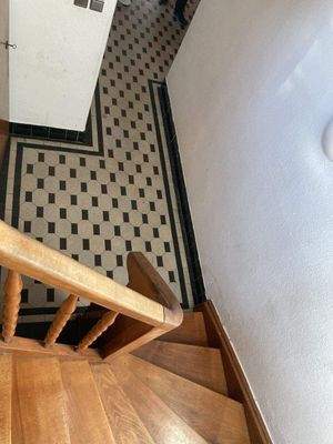 schöner Fliesenboden im Flur im Erdgeschoß