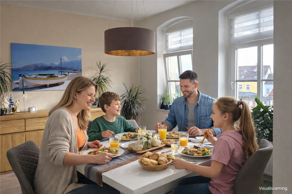 Visualisierung 2. OG Familie beim  Mittagessen