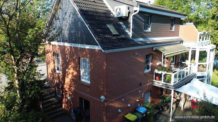 Seiteneingang ins Untergeschoss