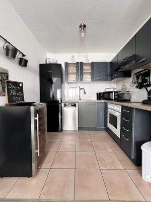 Moderne Küche inklusive