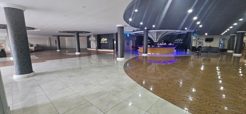 Lobby -1-