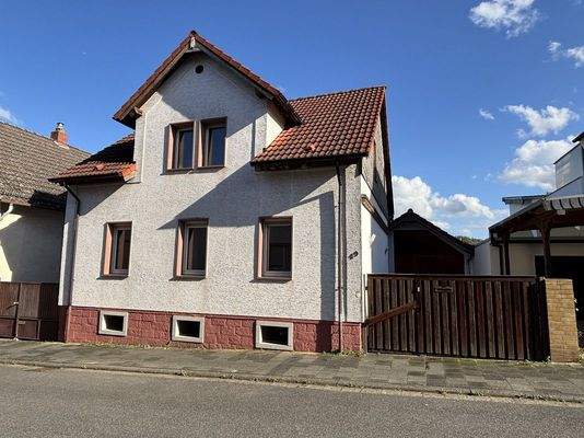 Hausansicht Straßenseite.JPG