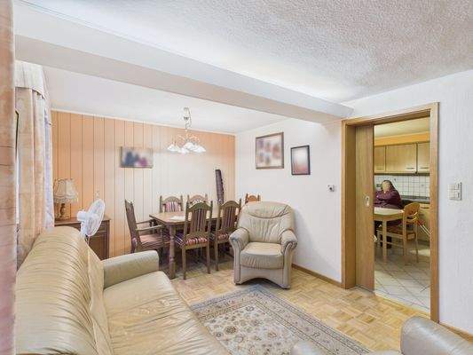 CAM01223G0-PR0174-STILL030