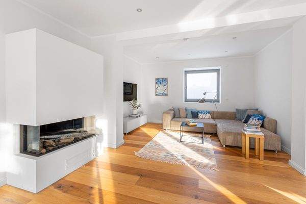 Kamin und Wohnzimmer