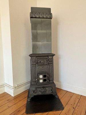 antiker Jugendstilofen (dekorativ)