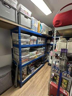 Hauswirtschaftsraum mit Waschmaschinenanschluss